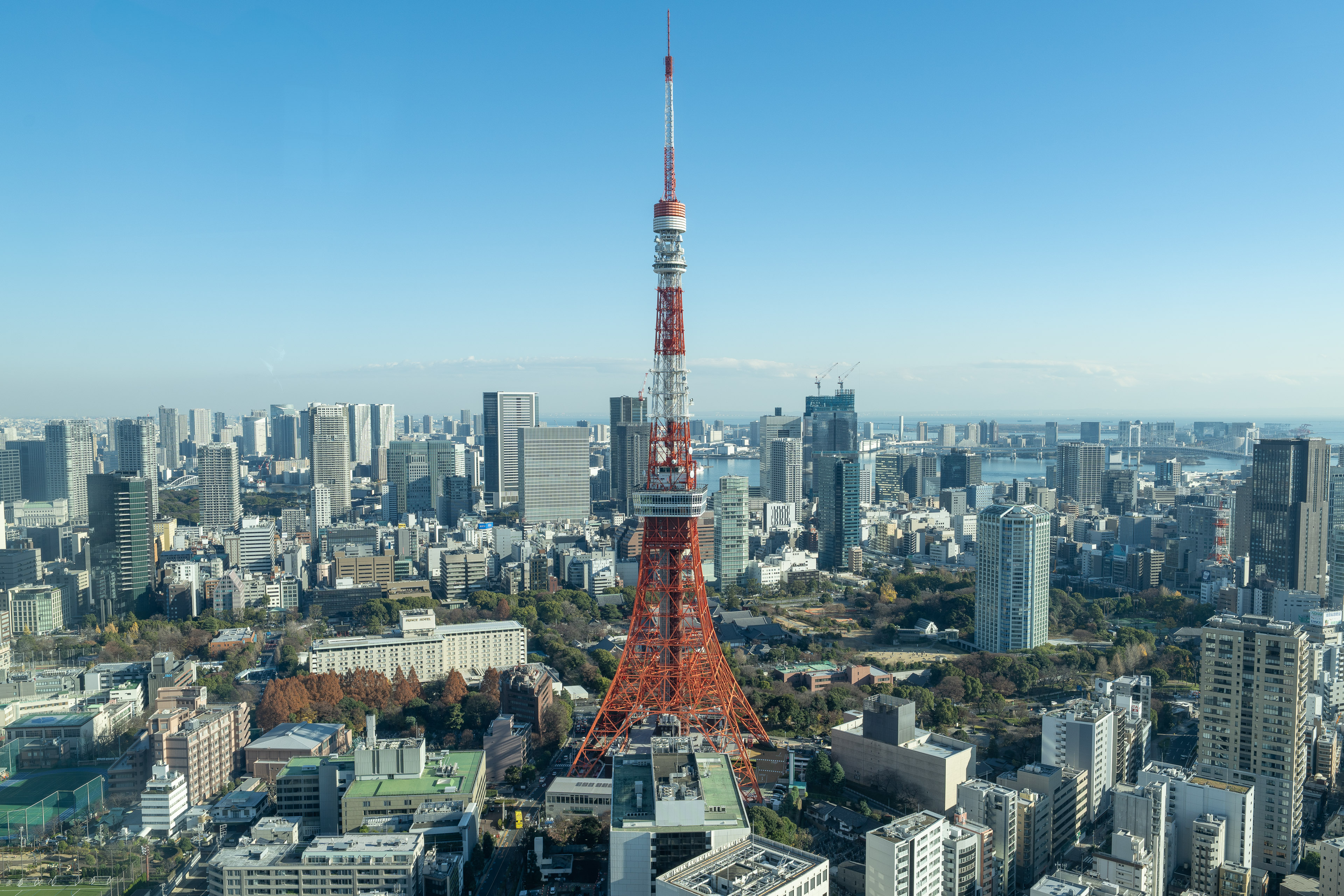 麻布台ヒルズスカイロビーから撮影した東京タワー